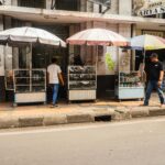 10 Aspek Krusial: Perbandingan Bisnis Produk Fisik vs Digital untuk Entrepreneur Pemula